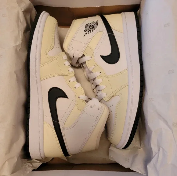 Nike Air Jordan 1 Mid Sneakers in Cococut Milk NWT - Picture 5 of 8